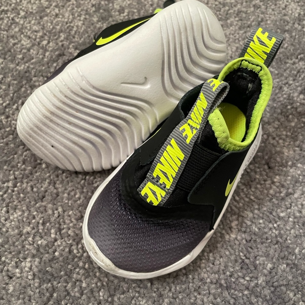 Toddler Nike Flexrunner. - Picture 3 of 4